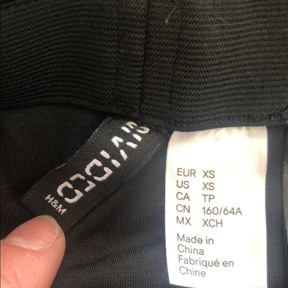 Black Sparkly Mini Skirt H&M - Picture 3 of 4